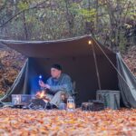 【ソロキャンプ】落葉の絨毯で軍幕野営！幻想的な冬の森で焚火と牡蠣の炊き込みご飯を楽しむ！【バンドックソロベースEX】