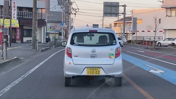 あおり運転と思ったら！対向車と接触寸前！フロントガラスが凍りついてるのに運転してる、前は見えないのに呆れた運転