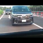 [煽り運転] エアガンを撃ってくるあおり運転がやばすぎる [ 横浜３０４ ま 80ｰ50車種：VOXY 黒 ]